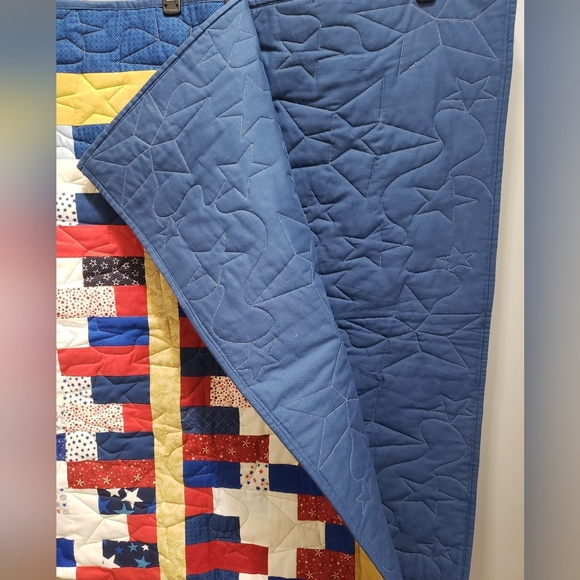 Handmade New Patriotic Double-Sided Quilt with Stars, Red, White & Blue, 76 x 68 - Picture 3 of 10